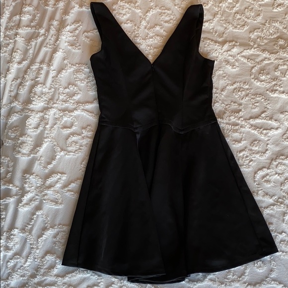 Forever 21, short black dress NWT - Picture 4 of 4